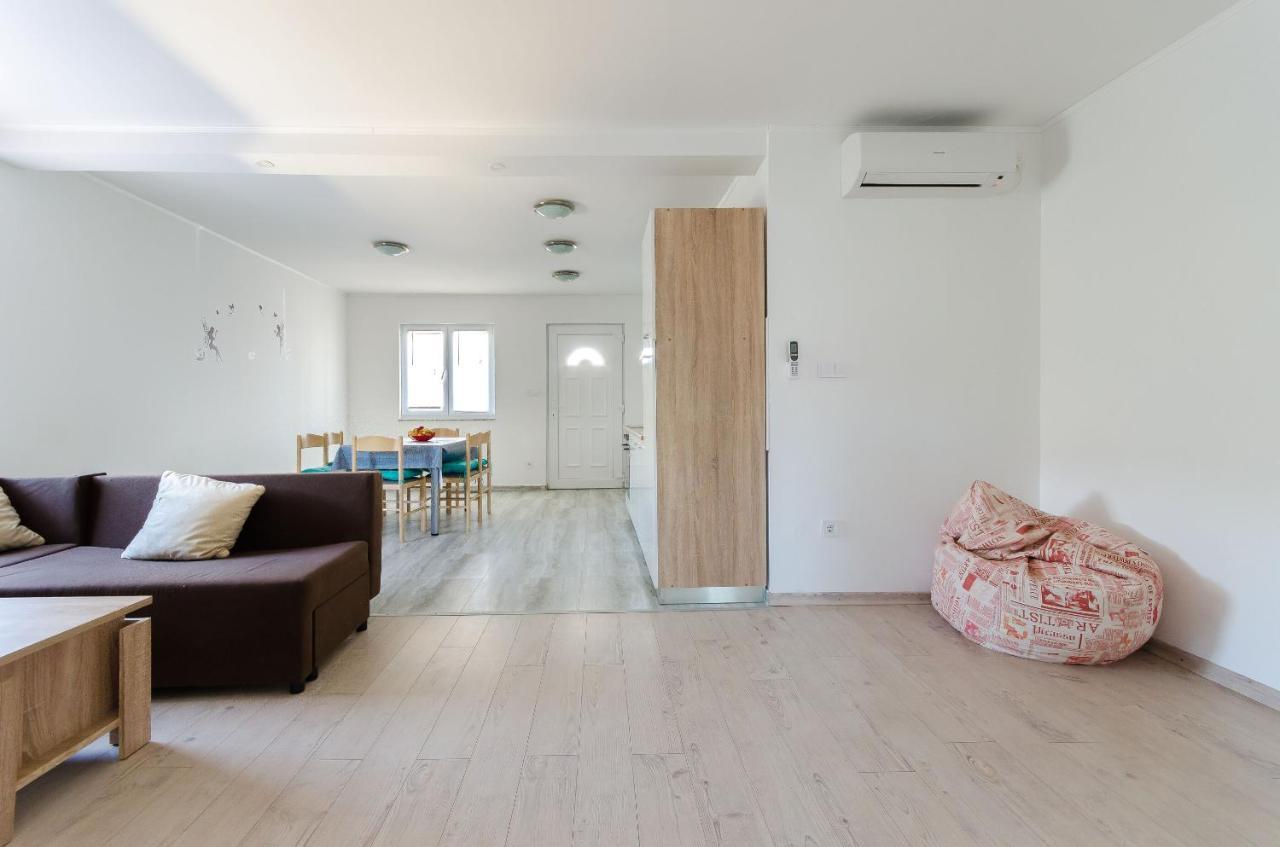 Apartments Ester Lopar Zewnętrze zdjęcie