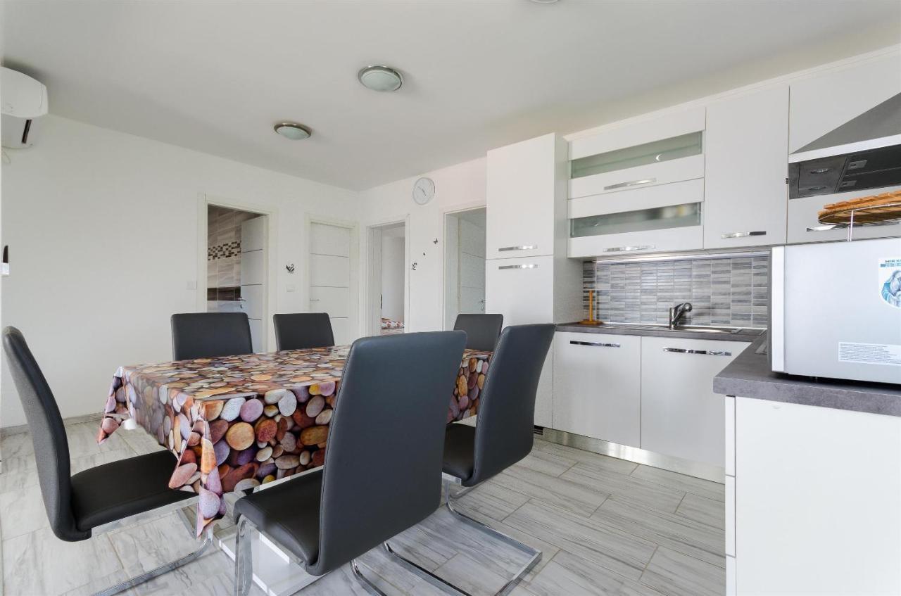 Apartments Ester Lopar Zewnętrze zdjęcie